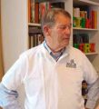 Jan Tilburgs draagt het voorzitterschap van Rick FM over aan Henk de Vries