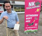 Ferry Hoekstra start NK tegelwippen in Uithoorn